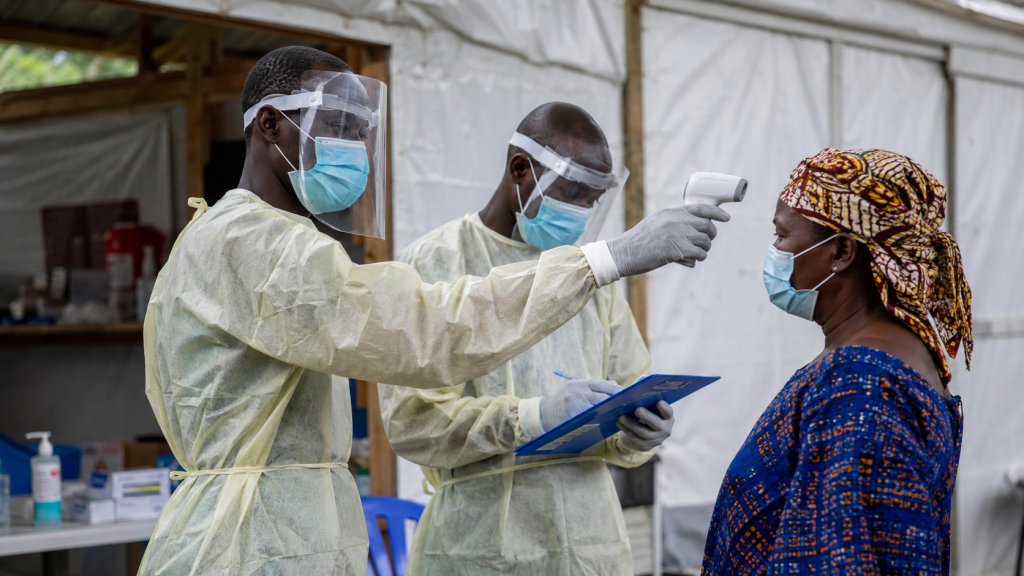 Ebola w Kongu i Ugandzie. Co alarm WHO oznacza dla Polski i czy wirus może dotrzeć do Europy?