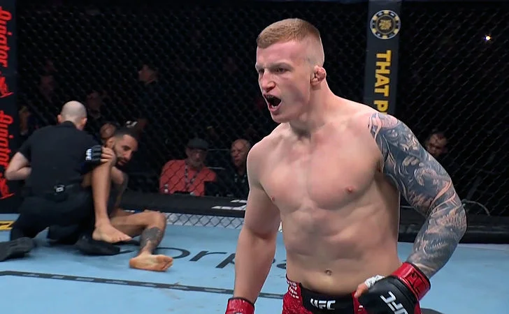 Jak Iwo Baraniewski trenuje przed walką w UFC? Sparingi ze Stricklandem dały mu bolesny test