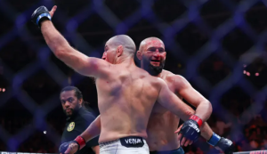 Strickland – Chimaev WIDEO. Skrót walki i momenty, które przesądziły o sensacji na UFC 328