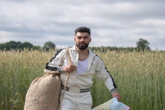 Aksel Rumenov wygrał „Farmę” i zdradził, co zrobi z nagrodą. W „halo tu polsat” padły mocne słowa