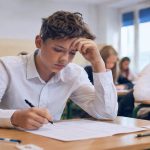 Egzamin ósmoklasisty 2026: czy polski był trudny? Uczniowie komentują tematy wypracowań i odpowiedzi
