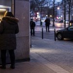 Metoda na kolec przy bankomacie. Jak złodzieje wybierają kierowców po wypłacie gotówki?