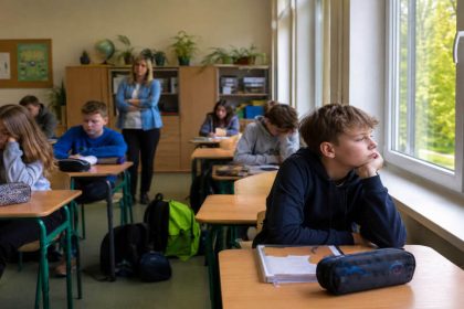 Egzamin ósmoklasisty 2026: czy klasy 1-8 mają wolne? Rodzice mówią o szkolnej „przechowalni”