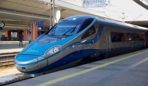 PKP Intercity Warszawa–Poznań bez wolnych miejsc. Dlaczego bilety znikają kilka dni przed odjazdem?