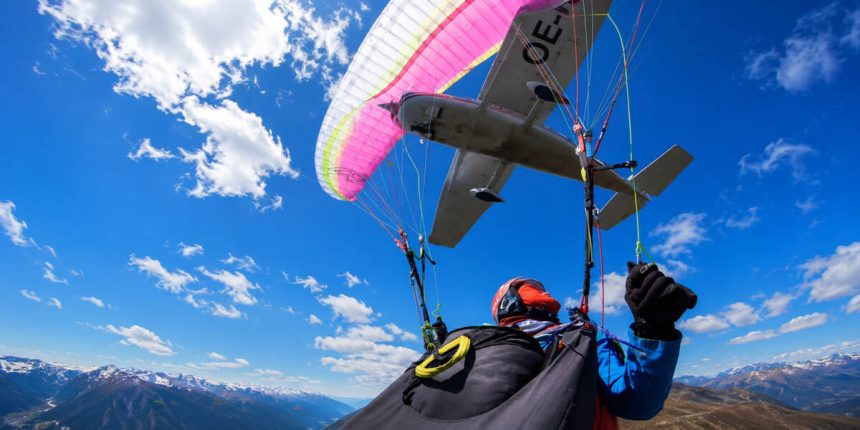 Cessna zderzyła się z paralotniarką w Austrii. Jak doszło do wypadku w powietrzu? [WIDEO]