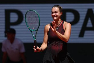 Aryna Sabalenka gra dalej w Paryżu. Co stało się przy 4:0 i z kim zagra w drugiej rundzie Roland Garros?