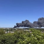 Pożar hali produkcyjnej w Obornikach. Co wiadomo o akcji straży i alercie RCB?