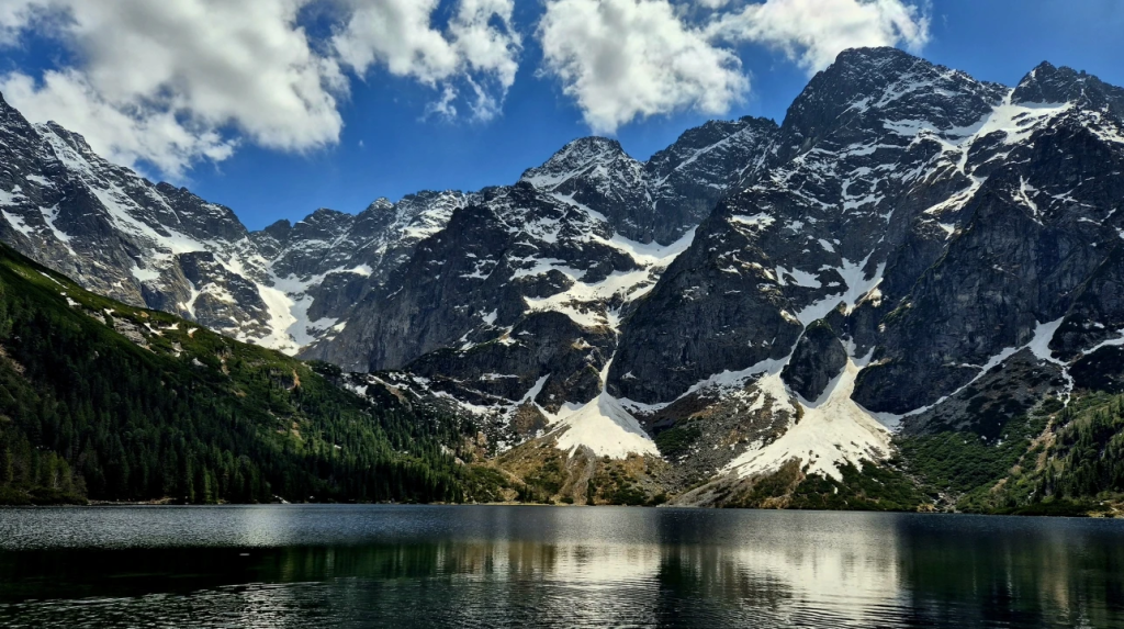 Tatry i Morskie Oko 9–10 czerwca. Utrudnienia, śnieg i warunki na szlakach