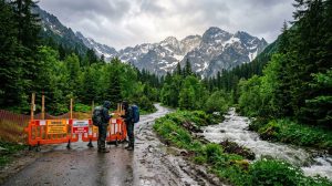 Tatry i Morskie Oko 9–10 czerwca. Utrudnienia, śnieg i warunki na szlakach