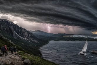 Burze i alerty 23/24 czerwca. Tatry, Bałtyk, Mazury i wyjazdy outdoor — gdzie uważać?