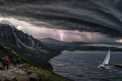 Burze i alerty 23/24 czerwca. Tatry, Bałtyk, Mazury i wyjazdy outdoor — gdzie uważać?