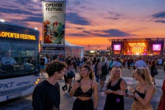 Open’er Festival 2026: darmowe autobusy, opaski i parking. Co trzeba wiedzieć przed wyjazdem do Gdyni?
