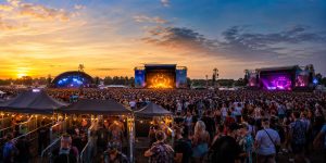 Audioriver 2026 w niedzielę po 17:00. Kto gra, na której scenie i czy są bilety na bramce?