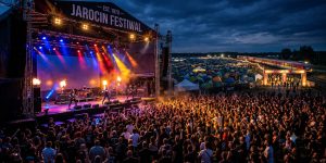 Jarocin Festiwal 2026. Pełny program, bilety, pole namiotowe i specjalne pociągi