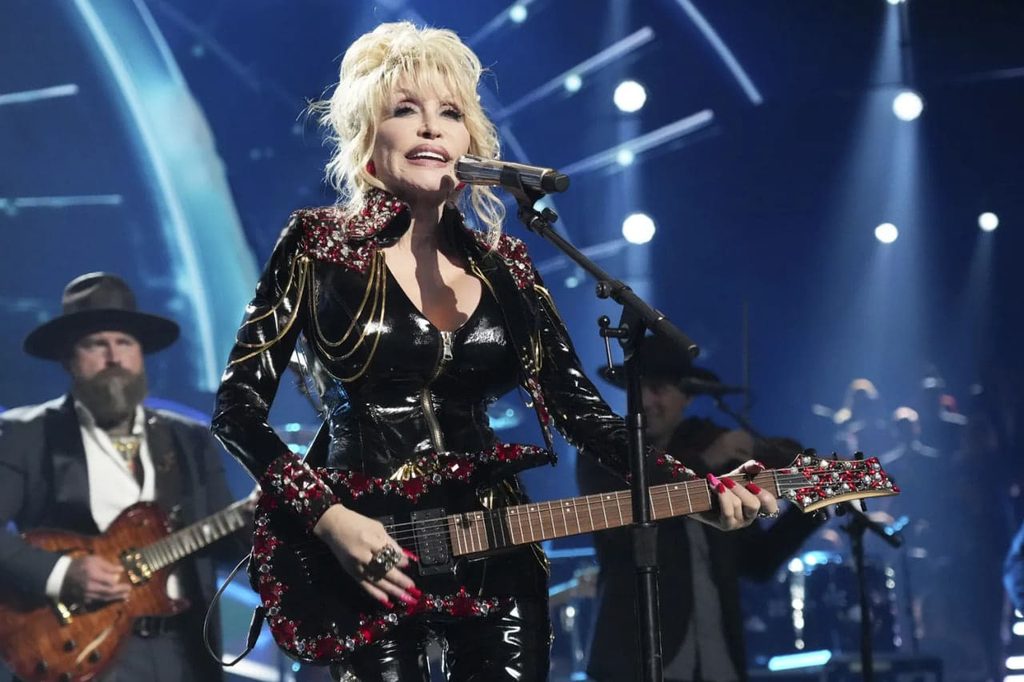 Dolly Parton nie żyje. Na co zmarła legenda country i co wiadomo